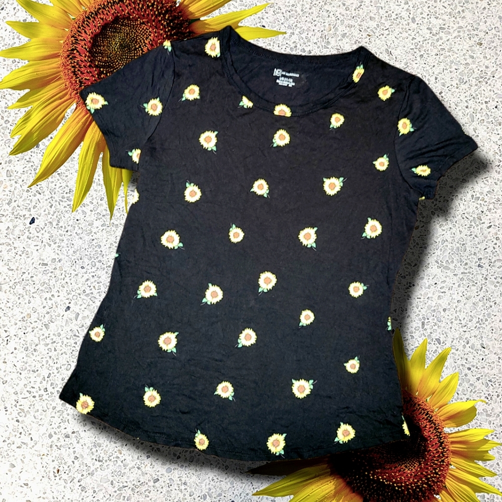 🎉HP🎉 🌻 NWOT Sunflower Top Size L